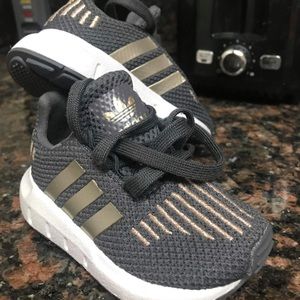 Adidas Tubular Rose Gold Toddler 4C